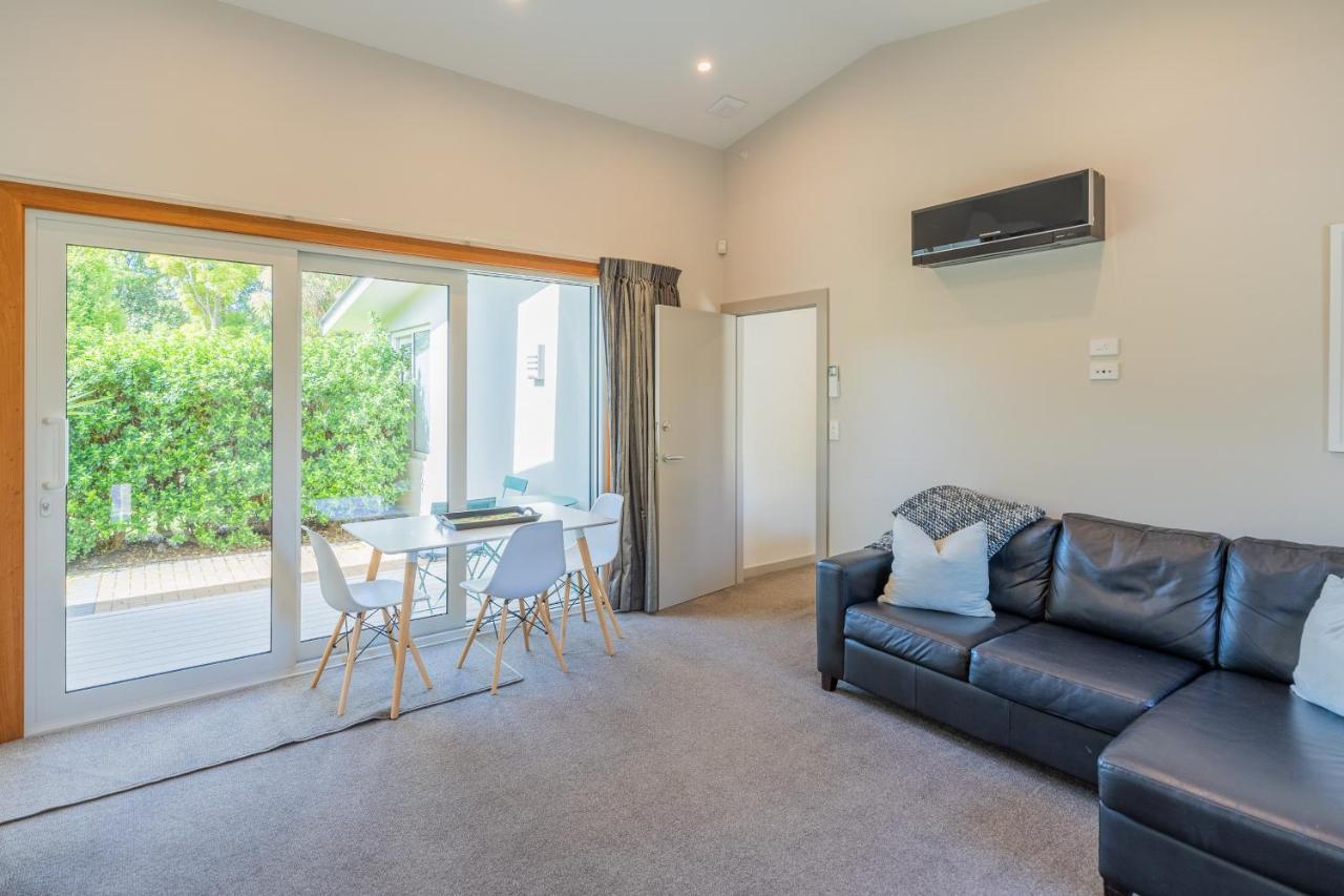 Otaki Anam Cara Gardens Luxury Villa Private Bedrooms And Ensuite Bathrooms Sleeps 9 מראה חיצוני תמונה